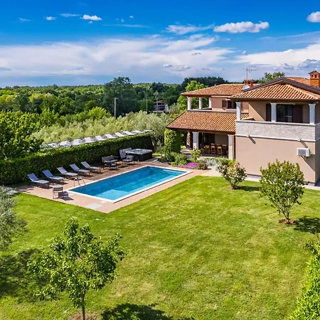 Roza Villa Basici