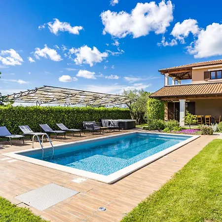 Roza Villa