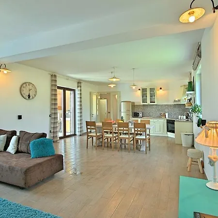 Ferienhaus Roza Basici